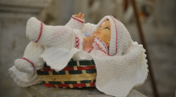 Feligreses acudieron a la iglesia de Beaterio del Sagrado Corazón de Jesús, al igual que otros templos de la ciudad de Xalapa, a bendecir a sus niños Dios y sus candelas este día de La Candelaria que al igual que otras celebraciones se llevan bajo las medidas sanitarias.