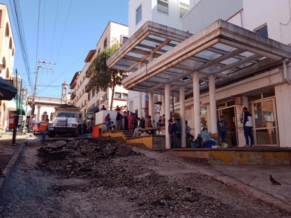 Luego de que en el portal de Multigráfica se reportara el mal estado de la calle Alfonso Güido, hoy trabajadores de obra pública ya realizan trabajos de reencarpetado de dicha calle,  beneficiando principalmente a las ambulancias que ahí transitan.