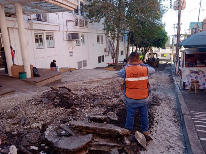 Luego de que en el portal de Multigráfica se reportara el mal estado de la calle Alfonso Güido, hoy trabajadores de obra pública ya realizan trabajos de reencarpetado de dicha calle,  beneficiando principalmente a las ambulancias que ahí transitan.