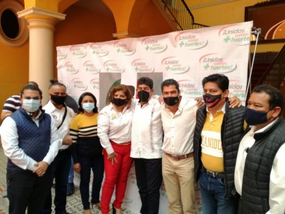En una reunión a puerta cerrada, integrantes de la CNOP ofrecieron su apoyo a David Velasco, aspirante a la alcaldía de Xalapa, en el Casino Español, donde también se pudo ver a distinguidos priístas como Jorge Carvallo, Adolfo Mota, Corinthia  Cruz, a quienes se ve debilitados física y políticamente.
