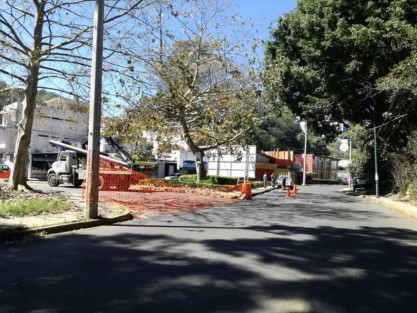 Por los trabajos de repavimentación de la avenida Arco Sur,  desde hoy está cerrado el tramo que comprende de Desiderio Pavón y hasta la entrada a Mascareñas justo para entrar a la Colonia los Coralillos, tome sus precauciones y salga con mucha paciencia.