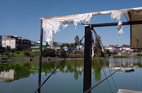 A casi un año de la pandemia y que lugares como Los Lagos de Xalapa dejaran de ser visitados por la población, muchas de sus instalaciones ya lucen descuidadas por los responsables de estos lugares. 