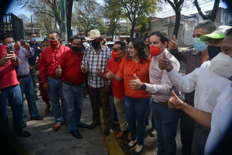 En medio de muy pocas de medidas sanitarias y de sana distancia, fieles a sus costumbres, este día se realizó registro de precandidatos a las diferentes alcaldías de Veracruz en el Partido Revolucionario Institucional (PRI).