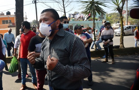 Vecinos de la avenida Ruiz Cortines bloquearon todos los carriles de dicha avenida ante la inconformidad  de quedarse sin estacionamiento para sus negocios y en algunos casos su hogar ademas comentan que los materiales con los que se construye la ciclovía de pésima calidad y le auguran un buen futuro a este proyecto del alcalde Hipolito Rodriguez.