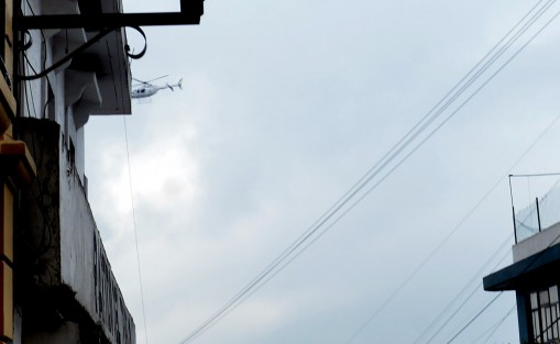 Aeronave del Gobierno del Estado realizó un traslado a la ciudad de Xalapa de un masculino que cayó a una barranca de aproximadamente 100 metros, cuando realizaba senderismo en la Sierra del Municipio de Tonayán gracias a las labores de los elementos de Escuadrón Nacional de Rescate, quienes trabajan voluntariamente, pudo ser rescatado.
