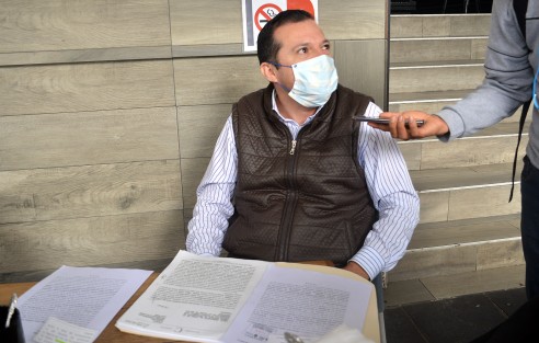 Oscar Baltazar Garrido Aguilar, dijo ser víctima de fraude, por parte del Sindicato Nacional de Trabajadores Especializados en la Industria a través de la Caja de Ahorro MX Constructora de Negocios. Hace meses solicitó un crédito por 500 mil pesos a cambio de un pago inicial de 59 mil, y a la fecha sigue esperando.  

