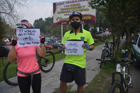 Con el Hashtag #LaciclovíaVa, un grupo de ciclistas encabezados por Physis Ciclovida AC Xalapa lanzaron una convocatoria en redes sociales para hacer presencia y demostrar que son muchas las personas que usan la bicicleta como medio de transporte.  