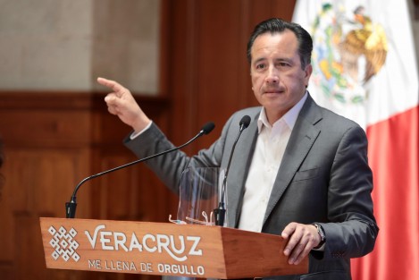 El gobernador Cuitláhuac García Jiménez anunció que Veracruz recibirá la próxima semana un embarque de vacunas contra el COVID-19, de la farmacéutica Pfizer, para la segunda aplicación a personal médico en primera línea de batalla; tal como lo marca el Plan Nacional de Vacunación.