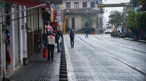 Desde el día de hoy  viernes y hasta el lunes 15 permanecerán cerradas las calles con el fin de restringir la movilidad en el primer cuadro de la capital, medida recomendada por la cuarta Alerta Preventiva por Coronavirus.  