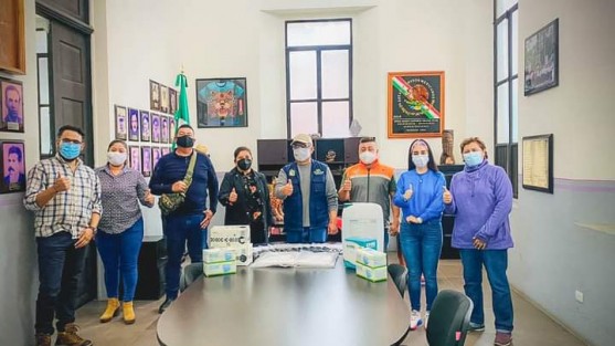 Con el fin de evitar la propagación de SARS-CoV-2 el Ayuntamiento de Teocelo entregó insumos de prevención y protección a trabajadores de Limpia Pública, Policía Municipal, Protección Civil, Servicios Generales, así como Parques y Jardines.