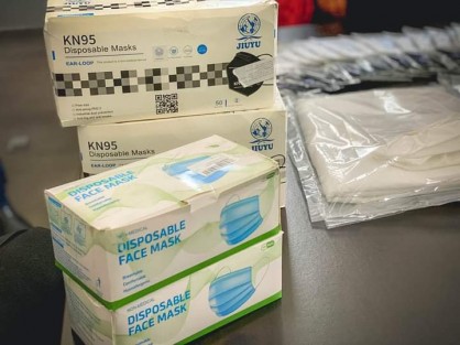 Con el fin de evitar la propagación de SARS-CoV-2 el Ayuntamiento de Teocelo entregó insumos de prevención y protección a trabajadores de Limpia Pública, Policía Municipal, Protección Civil, Servicios Generales, así como Parques y Jardines. 