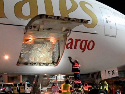El Gobierno de la República informó la llegada esta madrugada de 870 mil dosis en el primer embarque de vacunas contra el COVID19 proveniente de la lndia.