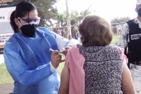 Este lunes inició la aplicación de la primera dosis de la vacuna Astra Zeneca contra COVID-19 para adultos mayores de Teocelo.