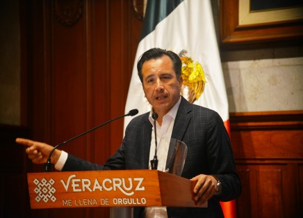 El Gobernador Cuitláhuac García, durante conferencia de prensa este lunes expresó que los homicidios de Gladys Merlín Castro, exalcaldesa de Cosoleacaque y su hija, Carla Enríquez Merlín, no quedarán impunes, y  que una de las líneas que indaga la Fiscalía está muy fortalecida.
 