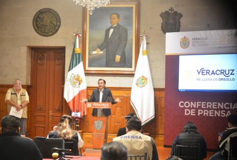 Cuitláhuac García dejó ver que el estado ha pasado a semáforo naranja, y de seguir mejorando la baja de incidencia de casos de COVID-19, hasta verde y con la campaña de vacunación en pleno, el siguiente ciclo escolar pudiera ser ya presencial. 