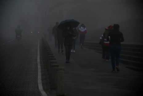 Tales sistemas ocasionarán en el estado de Veracruz las siguientes condiciones: Martes 16: Nieblas, lloviznas y lluvias de 5 a 15 mm. Viento del Norte con rachas de 30 a 45 km/h en las costas decreciendo y rolando al Noreste y Este. Ambiente frío a muy frío en montaña y fresco a templado en llanura y costa. 