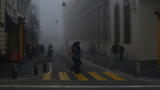 Tales sistemas ocasionarán en el estado de Veracruz las siguientes condiciones: Martes 16: Nieblas, lloviznas y lluvias de 5 a 15 mm. Viento del Norte con rachas de 30 a 45 km/h en las costas decreciendo y rolando al Noreste y Este. Ambiente frío a muy frío en montaña y fresco a templado en llanura y costa. 