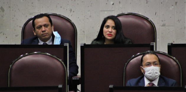 Diputados locales durante las comparecencias sin seguir los protocolos sanitarios por la pandemia, así los costosos representantes populares. 