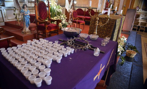 En algunas parroquias, como en San José, redujeron las tradicionales celebraciones de la palabra que se hacen antes de aplicar la Ceniza, en  lugar de ellos se compartió la ceniza a los fieles con un instrucciones para hacer la celebración en casa con la familia. 