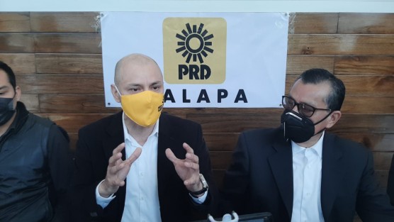 El ahora perredista, Alberto Meza Abud, y ya  como Presidente del Comité Municipal del PRD en Xalapa, hizo un llamado a los representantes del PAN y PRI para formalizar la alianza en Xalapa y unidos los tres partidos ganar la capital, con el mejor candidato, que todavía no saben quién será, pero no del PRD. 