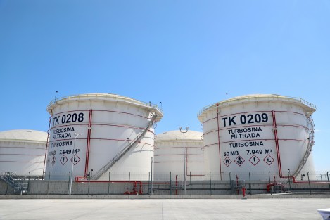 La Terminal de Refinados Veracruz (TRV) es la primera de un proyecto logístico que comprende dos complejos más, en Puebla y el Valle de México, cuyo principal cliente distribuidor es la empresa Valero.