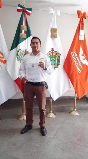 Neymar Peña Castelán, precandidato del partido Movimiento Ciudadano a la presidencia municipal por el municipio de Atzalan, habría sido el conductor responsable del atropellamiento y muerte de un motociclista la tarde del domingo en el camino que conduce de Pilares a Cuazapotitan, municipio de Atzalan, Ver., quien escapó del lugar.

