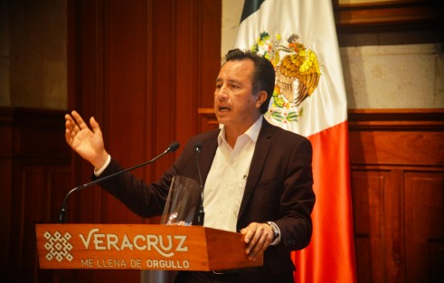 En virtud de mantener finanzas fuertes y sanas en Veracruz, el gobernador Cuitláhuac García Jiménez anunció un nuevo pago histórico por 11 mil millones de pesos al Servicio de Administración Tributaria (SAT), en cinco etapas que comenzarán a partir de mañana martes. 