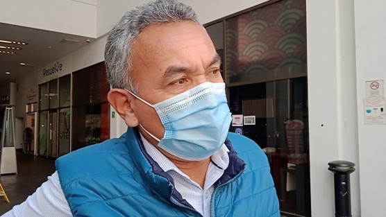 El Presidente Municipal de Hueyapan de Ocampo el ingeniero Jorge Alberto Quinto Zamora, dijo que no habido recortes federal en el municipio ni recorte de personal ni de salarios siguen trabajando con la plantilla completa de personal. 