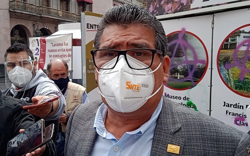 Mario Hernández Sánchez, secretario general del Sindicato Nacional de Trabajadores de la Educación (SNTE), Sección 56, dijo que hasta que haya condiciones de sanidad volverán a clases presenciales. Por lo pronto hay una plataforma para que los docentes se inscriban a la vacunación, lo cual ya están difundiendo.  