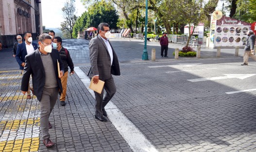 Mario Hernández Sánchez, secretario general del Sindicato Nacional de Trabajadores de la Educación (SNTE), Sección 56, dijo que hasta que haya condiciones de sanidad volverán a clases presenciales. Por lo pronto hay una plataforma para que los docentes se inscriban a la vacunación, lo cual ya están difundiendo. 