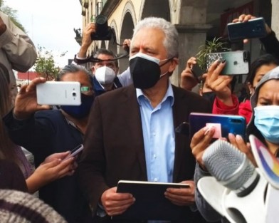 El alcalde de Xalapa, Hipólito Rodríguez, catalogó como falta de comunicación  entre ayuntamiento y asociaciones civiles quienes defienden  la infraestructura  del parque Juárez, pero dijo que ya están en pláticas y el viernes se reunirá con algunos para explicarles los detalles, pero que definitivamente el proyecto de la pérgola no se cancela.