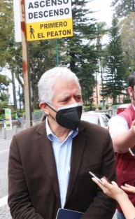 El alcalde de Xalapa, Hipólito Rodríguez, catalogó como falta de comunicación  entre ayuntamiento y asociaciones civiles quienes defienden  la infraestructura  del parque Juárez, pero dijo que ya están en pláticas y el viernes se reunirá con algunos para explicarles los detalles, pero que definitivamente el proyecto de la pérgola no se cancela.
