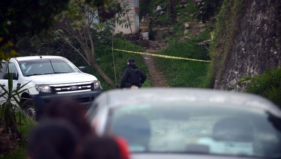 Un megaoperativo causó gran expectativa ,entre los vecinos de la calle andador Acueducto de la colonia Lomas San Roque luego de que elementos de la policía Ministerial y SSP aseguraran un domicilio de esta calle. Hasta el momento  no hay versiones oficiales de lo que encontraron dentro.