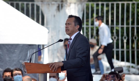 Pese a que Veracruz está ubicado en amarillo del Semáforo Epidemiológico por COVID-19, el gobernador Cuitláhuac García Jiménez exhortó a la población a seguir con las normas sanitarias establecidas por el Sector Salud, a fin de disminuir los contagios.