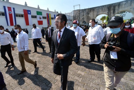Con la participación de entrenadores y manejadores caninos de corporaciones militares, policiales y de seguridad procedentes de Brasil, Costa Rica, Chile, El Salvador, Guatemala, Ecuador y México, el mandatario estatal, Cuitláhuac García Jiménez inauguró el Diplomado Internacional Táctico K-9 Perros Multipropósito, impartido por la Compañía K-9 de Fuerza Civil. 