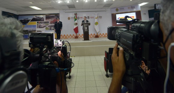 Pese a que Veracruz está ubicado en amarillo del Semáforo Epidemiológico por COVID-19, el gobernador Cuitláhuac García Jiménez exhortó a la población a seguir con las normas sanitarias establecidas por el Sector Salud, a fin de disminuir los contagios. 