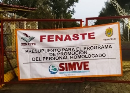 Integrantes del Sindicato Innovador Magisterial Veracruzano (SIMVE) tomaron las oficinas centrales de la Secretaría de Educación de Veracruz (SEV) para exigir a su titular, Zenyazen Roberto Escobar García, que resuelva sus demandas de cambios de adscripción y recategorización solicitadas por sus agremiados desde el año pasado.  