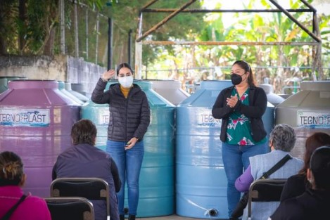 El día de hoy gracias a la gestión de la presidenta del DIF Teocelo, Mara Chama Villa y a la importante colaboración de la Asociación Civil, Progreso Veracruzano de Ecología y Cultura (PROVEC), más de 100 familias recibieron tinacos a partir de un esfuerzo subsidiado.  