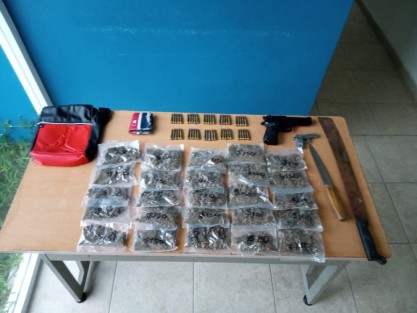 Tras una llamada de auxilio  se logró la detención de tres sujetos dedicados al narcomenudeo y extorsión, quienes se hacían pasar por integrantes de una célula delincuencial al mando del supuesto comandante Toro, que operaban en Tlapacoyan y municipios de la región.