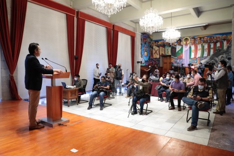 El gobernador Cuitláhuac García Jiménez anunció que la segunda fase del Plan Nacional de Vacunación contra el virus SARS-CoV-2 iniciará muy pronto en las grandes ciudades del estado, se desarrollará durante siete días y en orden alfabético. 