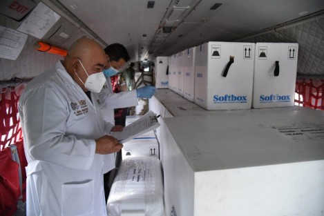 El plan de 10 días de vacunación para la ciudad de Veracruz iniciará el martes 9 de marzo para adultos mayores cuyo apellido inicie con letra de la A a la E; el miércoles 10  de la F a la J; jueves 11  de la K a la O; viernes 12 de marzo de la P a la T y el sábado 13 de la U a la Z; el domingo 14, el lunes 15 y el martes 16,  personas mayores que por alguna incapacidad no puedan levantarse o salir de su domicilio; y el miércoles 17 y jueves 18 las personas que se les haya pasado el día que les correspondía (rezagados). 