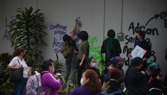 Mujeres demandaron en Xalapa, un alto a la violencia.