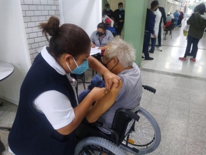 El Gobernador  Cuitláhuac García dio cuenta a través de redes sociales, del inicio de vacunación contra COVID-19 a adultos mayores de la ciudad de Veracruz.