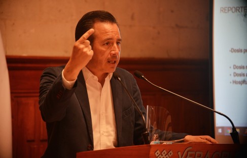 García Jiménez dijo que en cuanto llegue un lote de vacunas que se ajuste a número de personas adultas mayores de Xalapa, se anuncirará la logística con la que se aplicará las vacunas. Pidió que por ahora no hagan caso a noticias falsas.