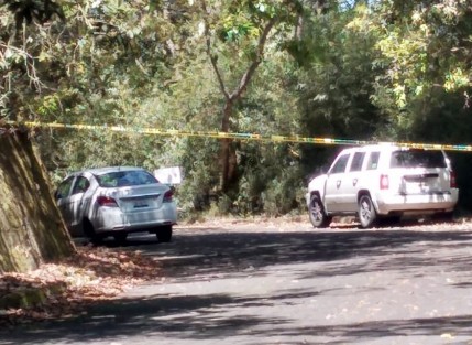 El cadáver de un hombre que fue hallado a un costado de la calzada Impresionistas del fraccionamiento La Herradura  podría tratarse de un joven desaparecido en Xalapa sin que al momento alguna autoridad lo haya confirmado.