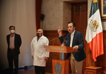 Durante su conferencia de este miércoles, el Gobernador CUitláhuac García dio a conocer el relevo en la Dirección General de la Administración Portuaria Integral de Coatzacoalcos, S.A. de C.V., que presidía Luis Antonio Luna Rosales; queda a cargo de Miguel Ángel Sierra Carrasco. 