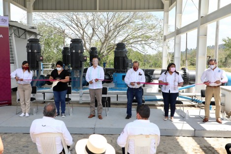 Con una inversión superior a los 24 millones de pesos, el gobernador Cuitláhuac García Jiménez, acompañado del director general de la Comisión del Agua del Estado de Veracruz (CAEV), Félix Jorge Ladrón de Guevara Benítez, inauguró la obra de rehabilitación del sistema de captación en este municipio.
