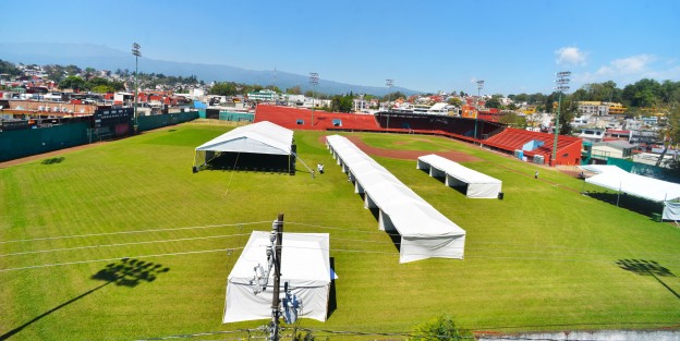 Se les recuerda que la vacunación es sólo para adultos mayores de 60 años radicados en Xalapa, y deben acudir al puesto de vacunación con su Credencial del INE, CURP y un comprobante de domicilio reciente, o si te registraste en línea, presenta tu mensaje de confirmación con tu folio.