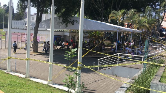 En el segundo día de vacunación en el módulo del Estadio Xalapeño, desde las 13:00 horas la afluencia era fluida  y los adultos mayores pudieron ser vacunados ya sin hacer fila. 