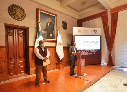 En el marco del proceso electoral, el Gobierno del Estado firmó el Acuerdo Veracruz por la Democracia 2021, encaminado a generar las condiciones idóneas apelando al compromiso ineludible de respetar y hacer respetar la voluntad del pueblo. 